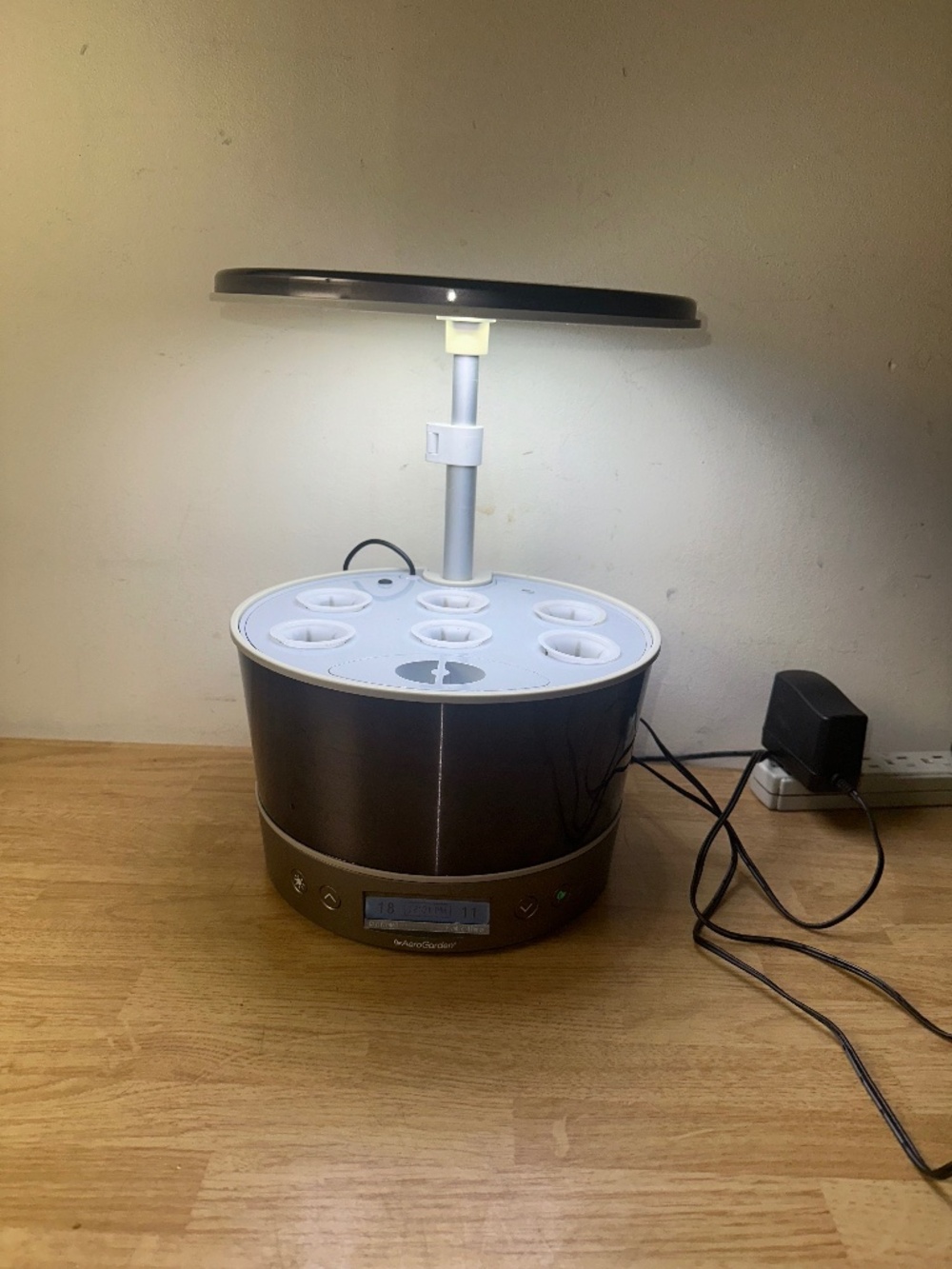 AEROGARDEN HARVEST 360 - 6-POD LED HYDROPONIC INDOOR GARDEN STAINLESS STEEL